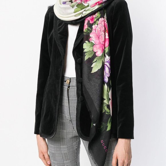 Gucci Rising Flower Silk Scarf in White - Picture 5 of 6